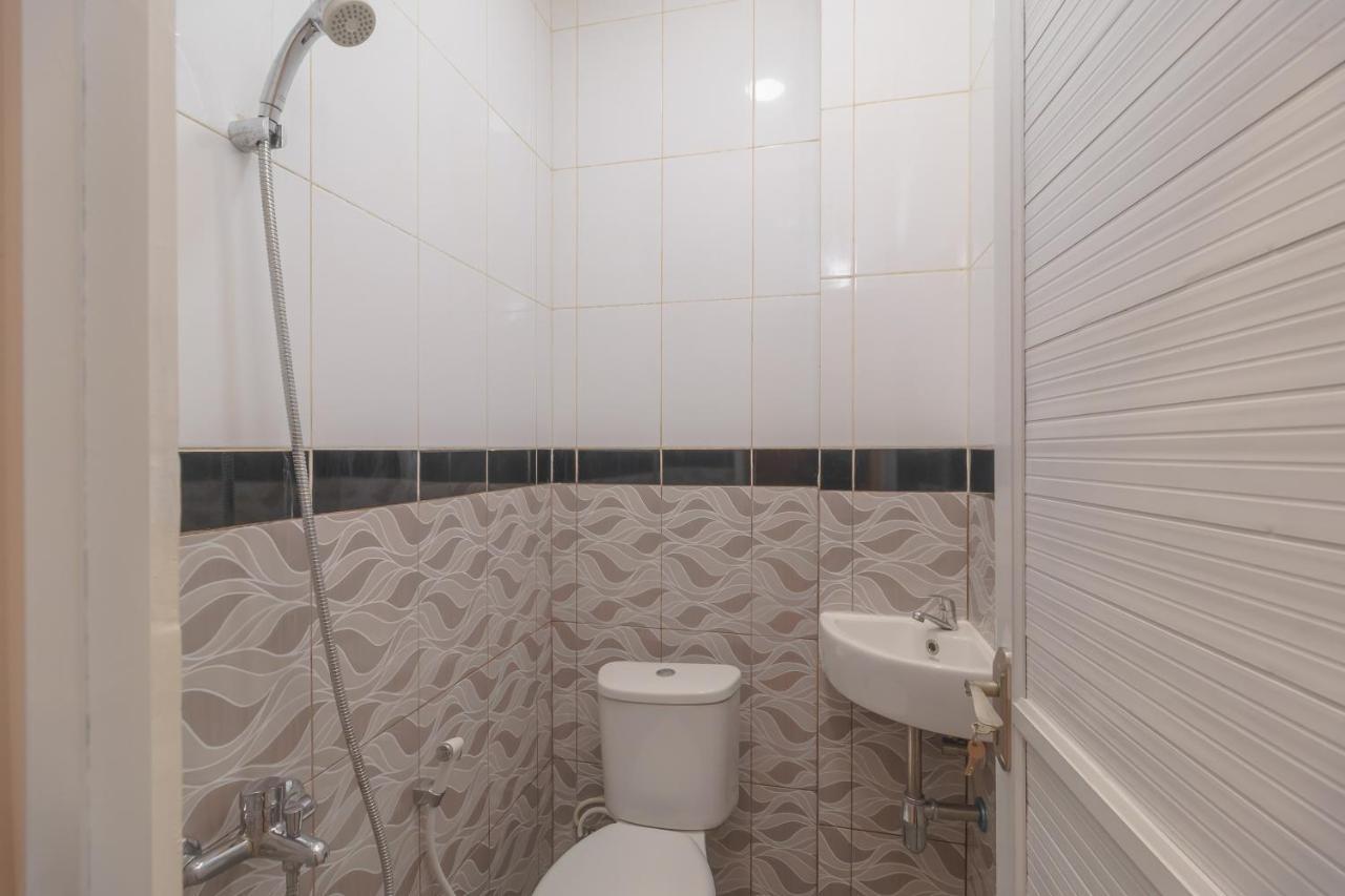 Hotel Reddoorz @ Taman Royal Tangerang Exterior foto